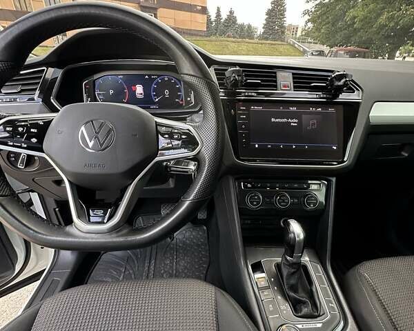 Белый Фольксваген Тигуан, объемом двигателя 2.01 л и пробегом 270 тыс. км за 21300 $, фото 3 на Automoto.ua