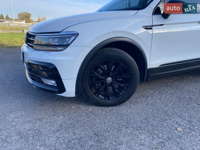 Белый Фольксваген Тигуан, объемом двигателя 2 л и пробегом 166 тыс. км за 14700 $, фото 11 на Automoto.ua