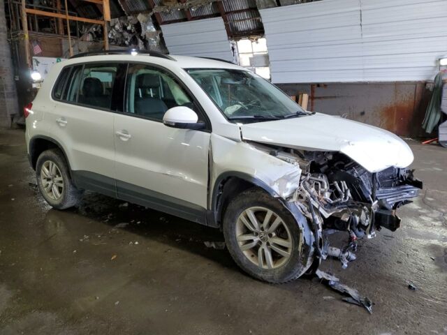 Білий Фольксваген Тігуан, об'ємом двигуна 2 л та пробігом 189 тис. км за 6400 $, фото 2 на Automoto.ua