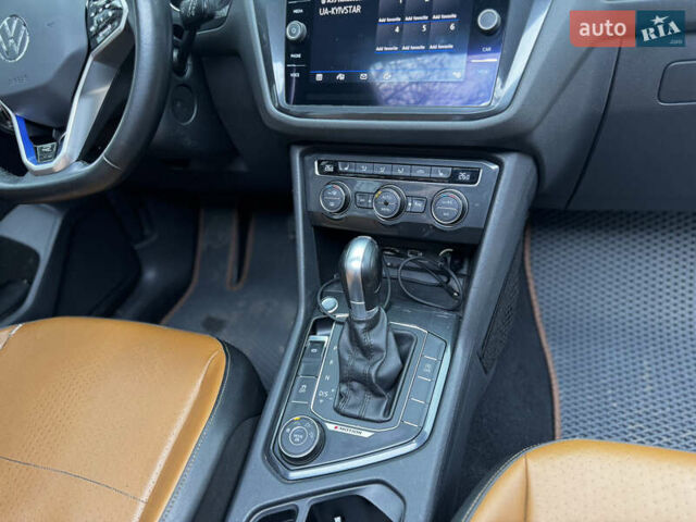 Белый Фольксваген Тигуан, объемом двигателя 2 л и пробегом 120 тыс. км за 22200 $, фото 19 на Automoto.ua