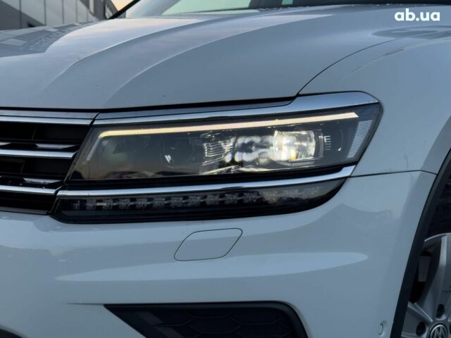 Белый Фольксваген Тигуан, объемом двигателя 2 л и пробегом 161 тыс. км за 24890 $, фото 3 на Automoto.ua