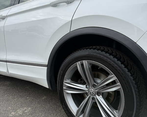 Белый Фольксваген Тигуан, объемом двигателя 1.97 л и пробегом 278 тыс. км за 25500 $, фото 19 на Automoto.ua