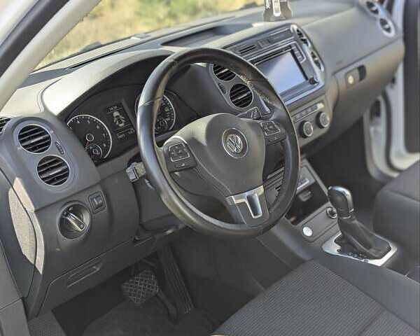 Белый Фольксваген Тигуан, объемом двигателя 1.98 л и пробегом 50 тыс. км за 13999 $, фото 6 на Automoto.ua