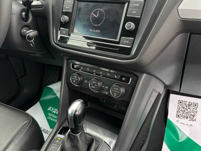 Белый Фольксваген Тигуан, объемом двигателя 2 л и пробегом 99 тыс. км за 18450 $, фото 7 на Automoto.ua