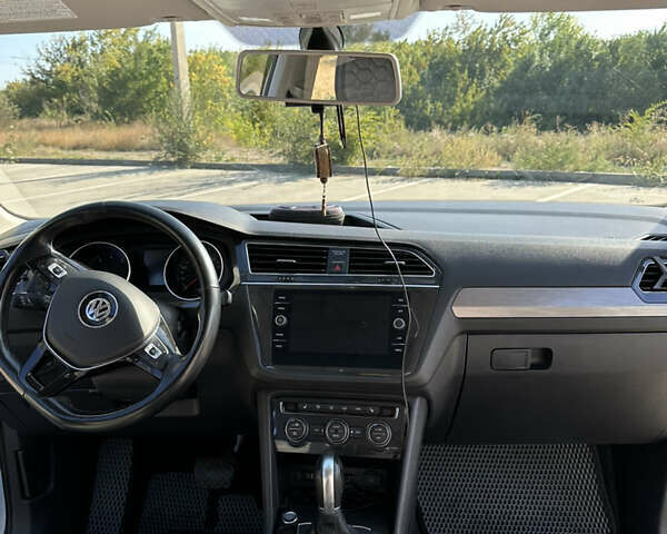 Белый Фольксваген Тигуан, объемом двигателя 2 л и пробегом 67 тыс. км за 26500 $, фото 16 на Automoto.ua