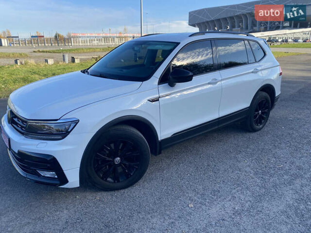 Белый Фольксваген Тигуан, объемом двигателя 2 л и пробегом 166 тыс. км за 14700 $, фото 13 на Automoto.ua