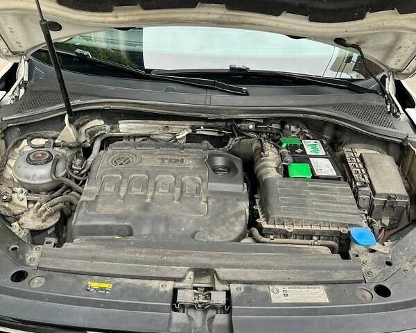 Белый Фольксваген Тигуан, объемом двигателя 1.97 л и пробегом 355 тыс. км за 19000 $, фото 7 на Automoto.ua