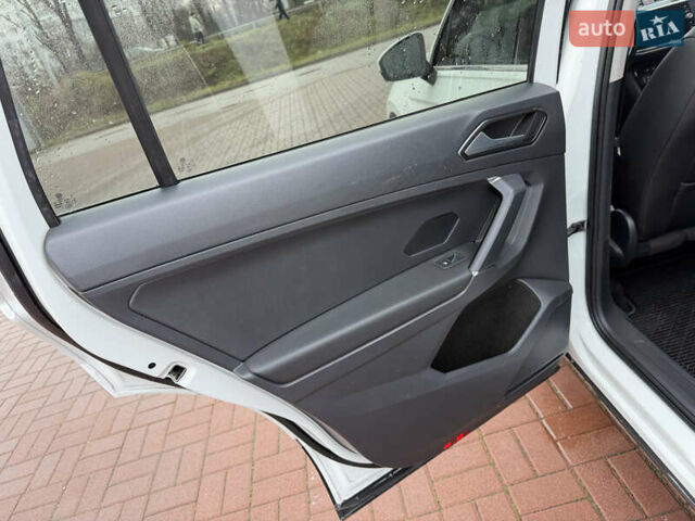 Білий Фольксваген Тігуан, об'ємом двигуна 1.98 л та пробігом 163 тис. км за 17500 $, фото 87 на Automoto.ua