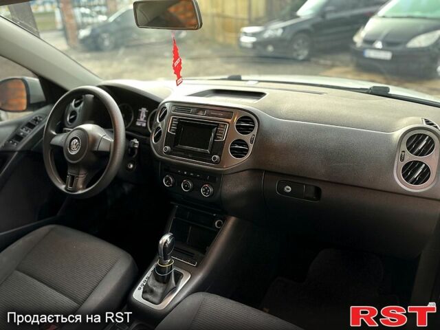 Белый Фольксваген Тигуан, объемом двигателя 2 л и пробегом 174 тыс. км за 15000 $, фото 11 на Automoto.ua