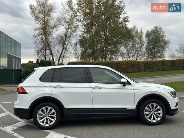 Білий Фольксваген Тігуан, об'ємом двигуна 2 л та пробігом 144 тис. км за 19500 $, фото 5 на Automoto.ua