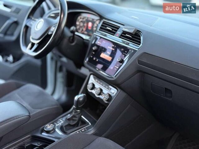 Білий Фольксваген Тігуан, об'ємом двигуна 2 л та пробігом 161 тис. км за 24880 $, фото 22 на Automoto.ua