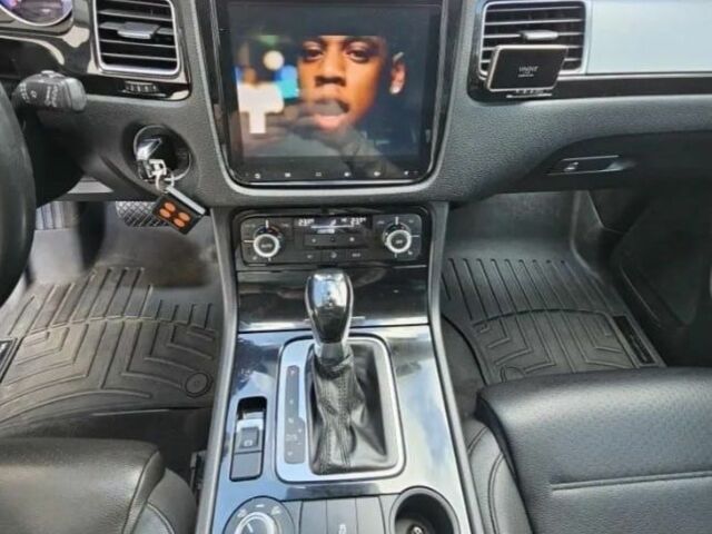 Білий Фольксваген Тігуан, об'ємом двигуна 2 л та пробігом 146 тис. км за 10200 $, фото 4 на Automoto.ua