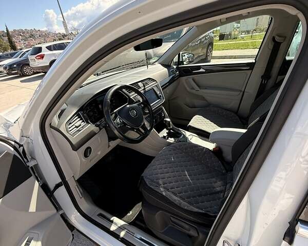 Белый Фольксваген Тигуан, объемом двигателя 1.97 л и пробегом 280 тыс. км за 23000 $, фото 3 на Automoto.ua