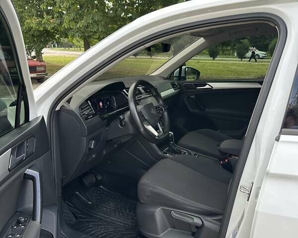 Белый Фольксваген Тигуан, объемом двигателя 2.01 л и пробегом 270 тыс. км за 21300 $, фото 5 на Automoto.ua