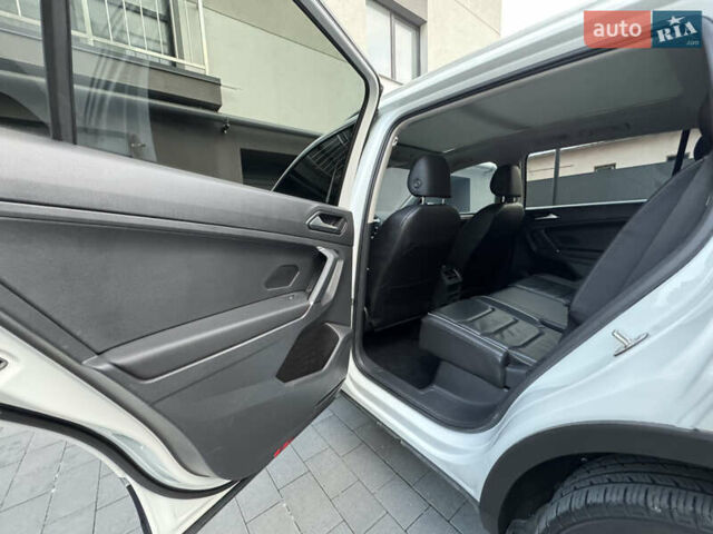 Білий Фольксваген Тігуан, об'ємом двигуна 1.98 л та пробігом 74 тис. км за 22222 $, фото 24 на Automoto.ua