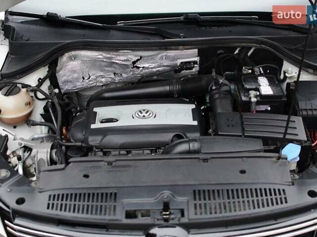 Белый Фольксваген Тигуан, объемом двигателя 1.98 л и пробегом 145 тыс. км за 14200 $, фото 48 на Automoto.ua