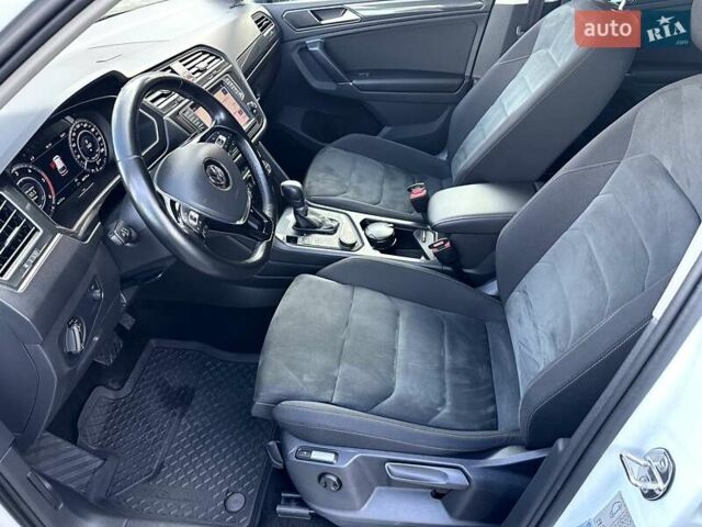 Фольксваген Тигуан 2017 в Днепре (Днепропетровске) на Automoto.ua Белый Фольксваген Тигуан, объемом двигателя 1.98 л и пробегом 88 тыс. км за 24900 $, фото 9 на Automoto.ua
