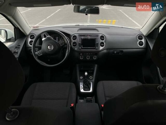 Білий Фольксваген Тігуан, об'ємом двигуна 1.98 л та пробігом 120 тис. км за 14000 $, фото 4 на Automoto.ua