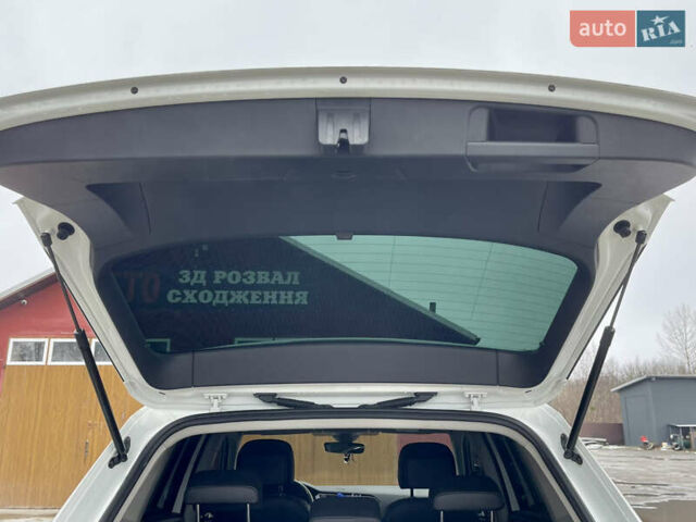 Белый Фольксваген Тигуан, объемом двигателя 2 л и пробегом 210 тыс. км за 23999 $, фото 51 на Automoto.ua