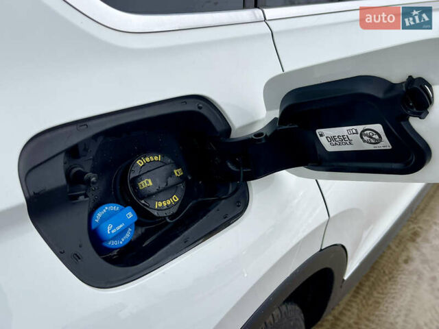 Белый Фольксваген Тигуан, объемом двигателя 2 л и пробегом 210 тыс. км за 23999 $, фото 57 на Automoto.ua