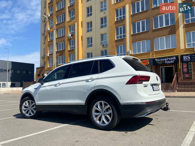 Белый Фольксваген Тигуан, объемом двигателя 1.97 л и пробегом 182 тыс. км за 26200 $, фото 2 на Automoto.ua