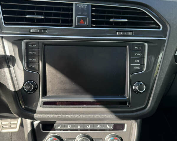 Белый Фольксваген Тигуан, объемом двигателя 1.97 л и пробегом 179 тыс. км за 25500 $, фото 16 на Automoto.ua