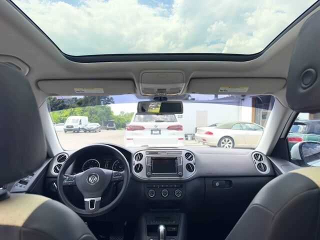 Білий Фольксваген Тігуан, об'ємом двигуна 2 л та пробігом 55 тис. км за 3200 $, фото 9 на Automoto.ua