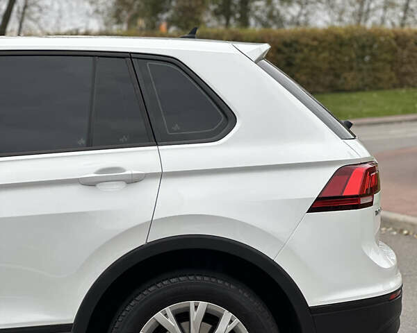 Білий Фольксваген Тігуан, об'ємом двигуна 2 л та пробігом 144 тис. км за 19500 $, фото 12 на Automoto.ua