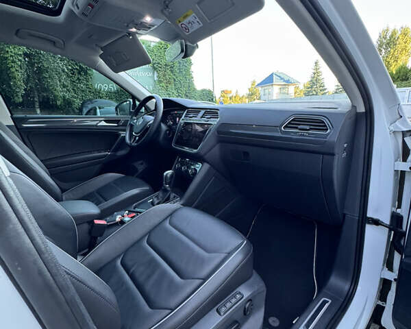 Білий Фольксваген Тігуан, об'ємом двигуна 1.98 л та пробігом 156 тис. км за 26500 $, фото 28 на Automoto.ua