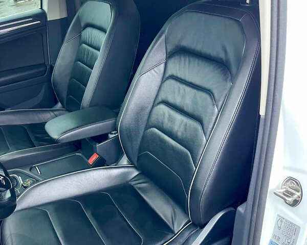 Белый Фольксваген Тигуан, объемом двигателя 2 л и пробегом 210 тыс. км за 23999 $, фото 37 на Automoto.ua