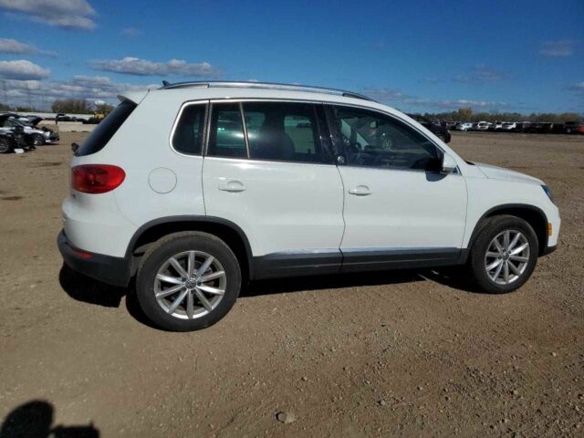 Білий Фольксваген Тігуан, об'ємом двигуна 2 л та пробігом 130 тис. км за 2900 $, фото 3 на Automoto.ua