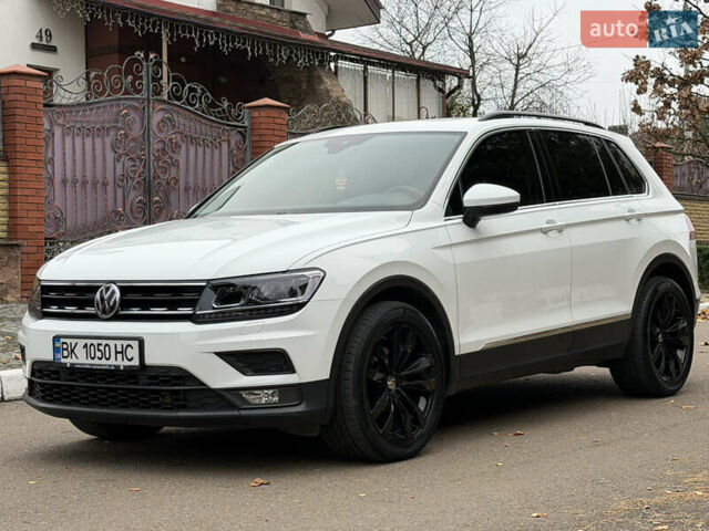 Белый Фольксваген Тигуан, объемом двигателя 1.98 л и пробегом 200 тыс. км за 21950 $, фото 2 на Automoto.ua