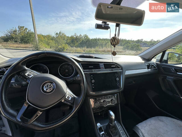 Белый Фольксваген Тигуан, объемом двигателя 2 л и пробегом 67 тыс. км за 26500 $, фото 18 на Automoto.ua