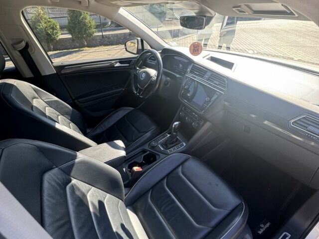 Білий Фольксваген Тігуан, об'ємом двигуна 2 л та пробігом 151 тис. км за 23000 $, фото 7 на Automoto.ua