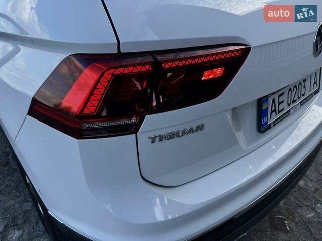 Фольксваген Тигуан 2017 в Днепре (Днепропетровске) на Automoto.ua Белый Фольксваген Тигуан, объемом двигателя 1.98 л и пробегом 88 тыс. км за 24900 $, фото 28 на Automoto.ua
