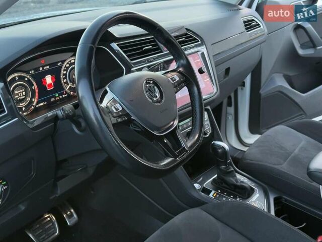 Білий Фольксваген Тігуан, об'ємом двигуна 2 л та пробігом 161 тис. км за 24880 $, фото 27 на Automoto.ua