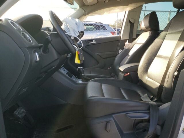 Белый Фольксваген Тигуан, объемом двигателя 2 л и пробегом 178 тыс. км за 8300 $, фото 6 на Automoto.ua