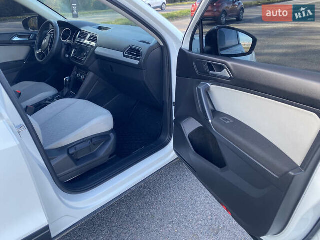 Белый Фольксваген Тигуан, объемом двигателя 2 л и пробегом 166 тыс. км за 14700 $, фото 42 на Automoto.ua