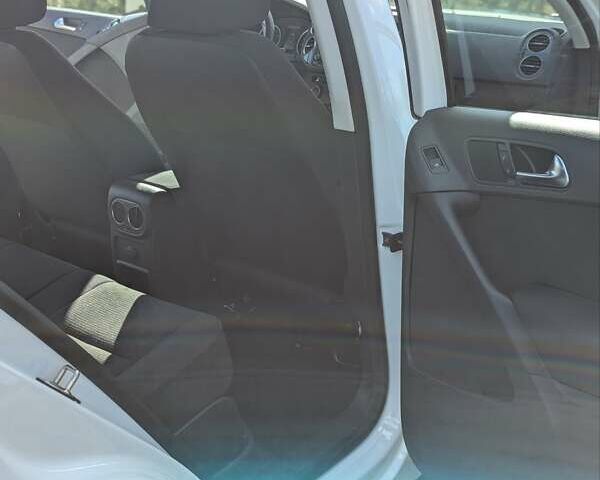 Белый Фольксваген Тигуан, объемом двигателя 1.98 л и пробегом 50 тыс. км за 13999 $, фото 14 на Automoto.ua