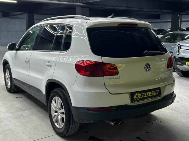 Білий Фольксваген Тігуан, об'ємом двигуна 2 л та пробігом 166 тис. км за 14200 $, фото 3 на Automoto.ua
