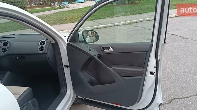 Белый Фольксваген Тигуан, объемом двигателя 2 л и пробегом 228 тыс. км за 13850 $, фото 46 на Automoto.ua