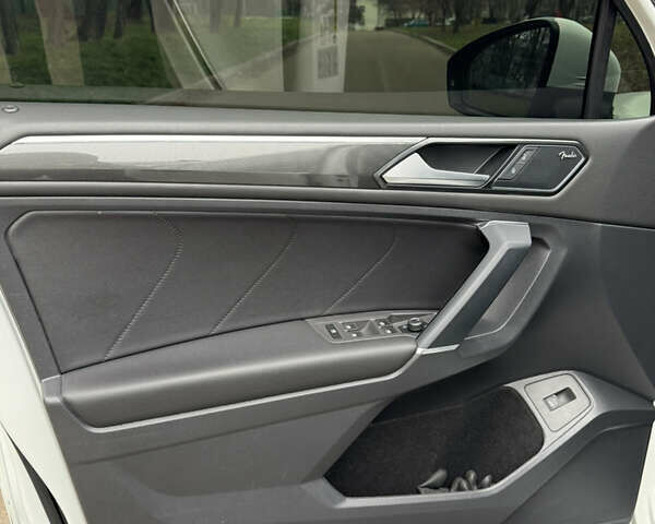 Білий Фольксваген Тігуан, об'ємом двигуна 1.98 л та пробігом 104 тис. км за 25600 $, фото 22 на Automoto.ua