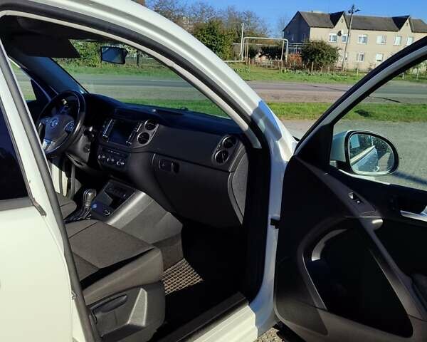 Белый Фольксваген Тигуан, объемом двигателя 2 л и пробегом 93 тыс. км за 13500 $, фото 13 на Automoto.ua