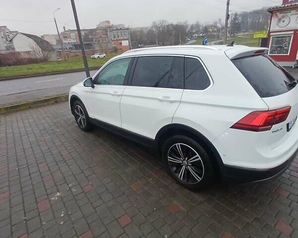 Белый Фольксваген Тигуан, объемом двигателя 1.98 л и пробегом 195 тыс. км за 25000 $, фото 3 на Automoto.ua