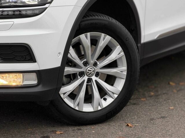 Белый Фольксваген Тигуан, объемом двигателя 2 л и пробегом 71 тыс. км за 25000 $, фото 4 на Automoto.ua