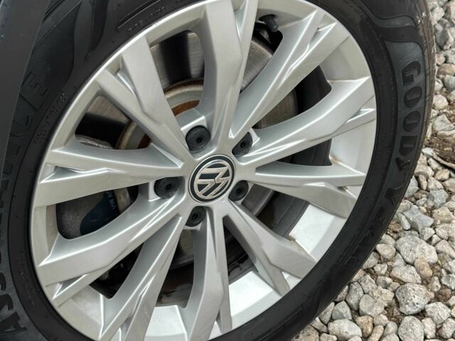 Белый Фольксваген Тигуан, объемом двигателя 2 л и пробегом 99 тыс. км за 18450 $, фото 1 на Automoto.ua