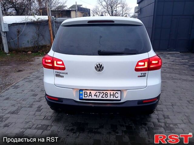Белый Фольксваген Тигуан, объемом двигателя 2 л и пробегом 174 тыс. км за 15000 $, фото 8 на Automoto.ua