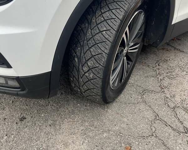 Білий Фольксваген Тігуан, об'ємом двигуна 1.98 л та пробігом 103 тис. км за 22900 $, фото 3 на Automoto.ua