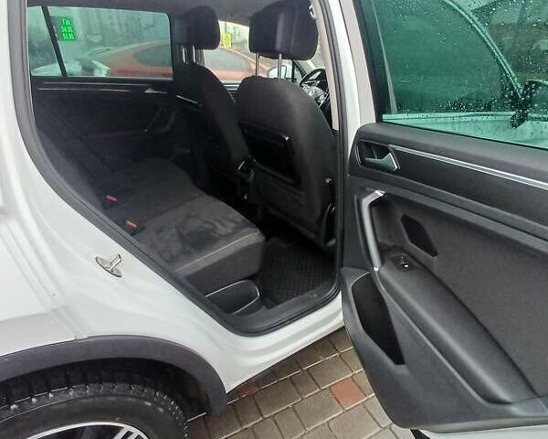 Белый Фольксваген Тигуан, объемом двигателя 1.98 л и пробегом 195 тыс. км за 25000 $, фото 10 на Automoto.ua