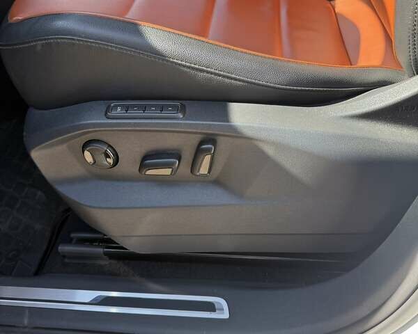 Білий Фольксваген Тігуан, об'ємом двигуна 2.01 л та пробігом 71 тис. км за 26000 $, фото 6 на Automoto.ua